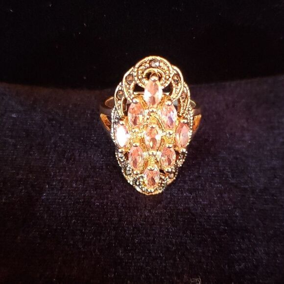 Vintage Gold and Orange Gemstone Ring - Picture 9 of 11